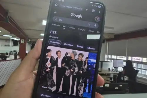 Los fanáticos del K-pop que escriben “BTS” en el buscador de Google pueden encontrar una experiencia interactiva que se ha vuelto viral entre el fandom ARMY