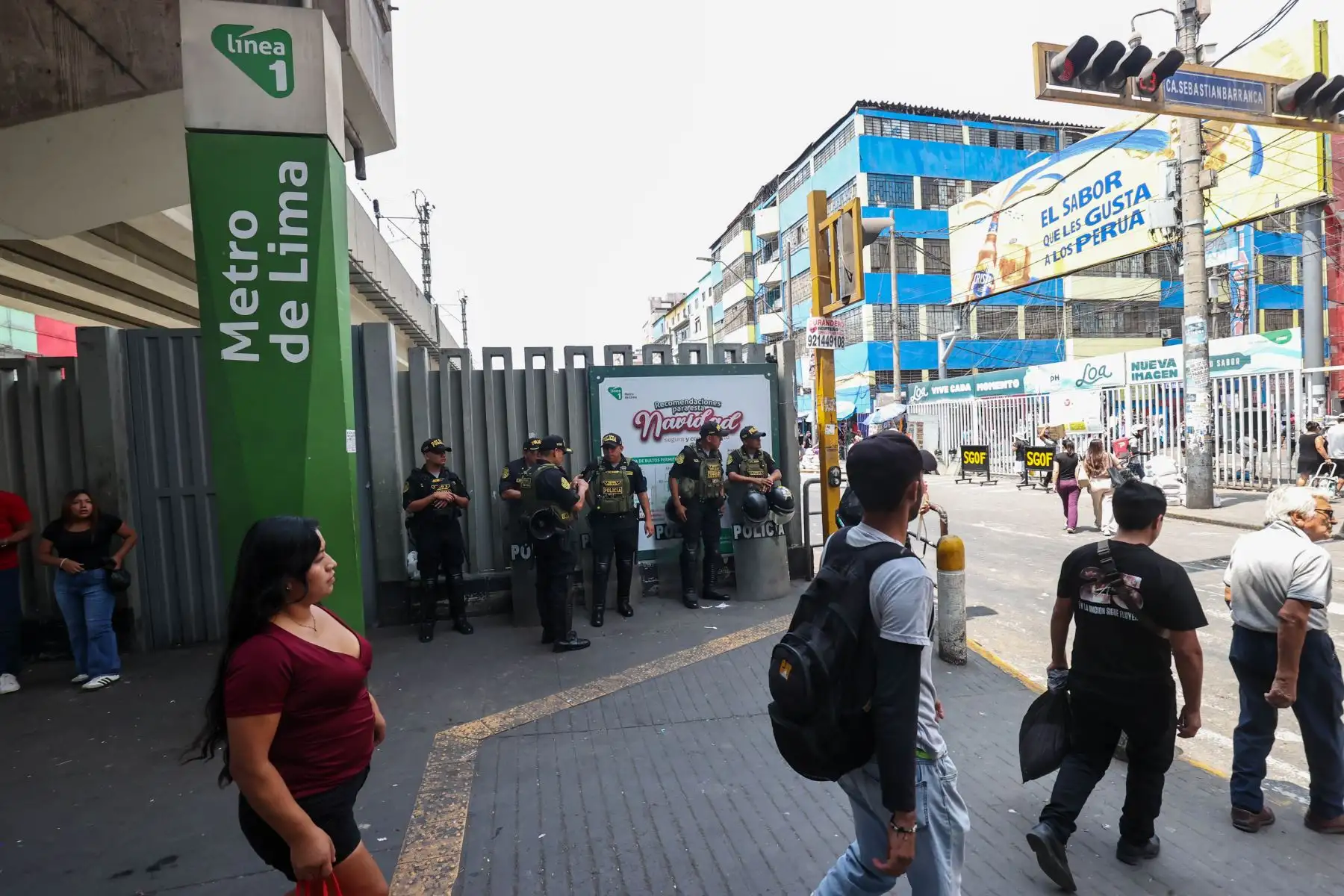 La estación Gamarra de la Línea 1 del Metro de Lima retomó sus operaciones tras el cierre preventivo dispuesto durante el operativo. 

Foto:ANDINA / Juan Carlos Guzmán Negrini