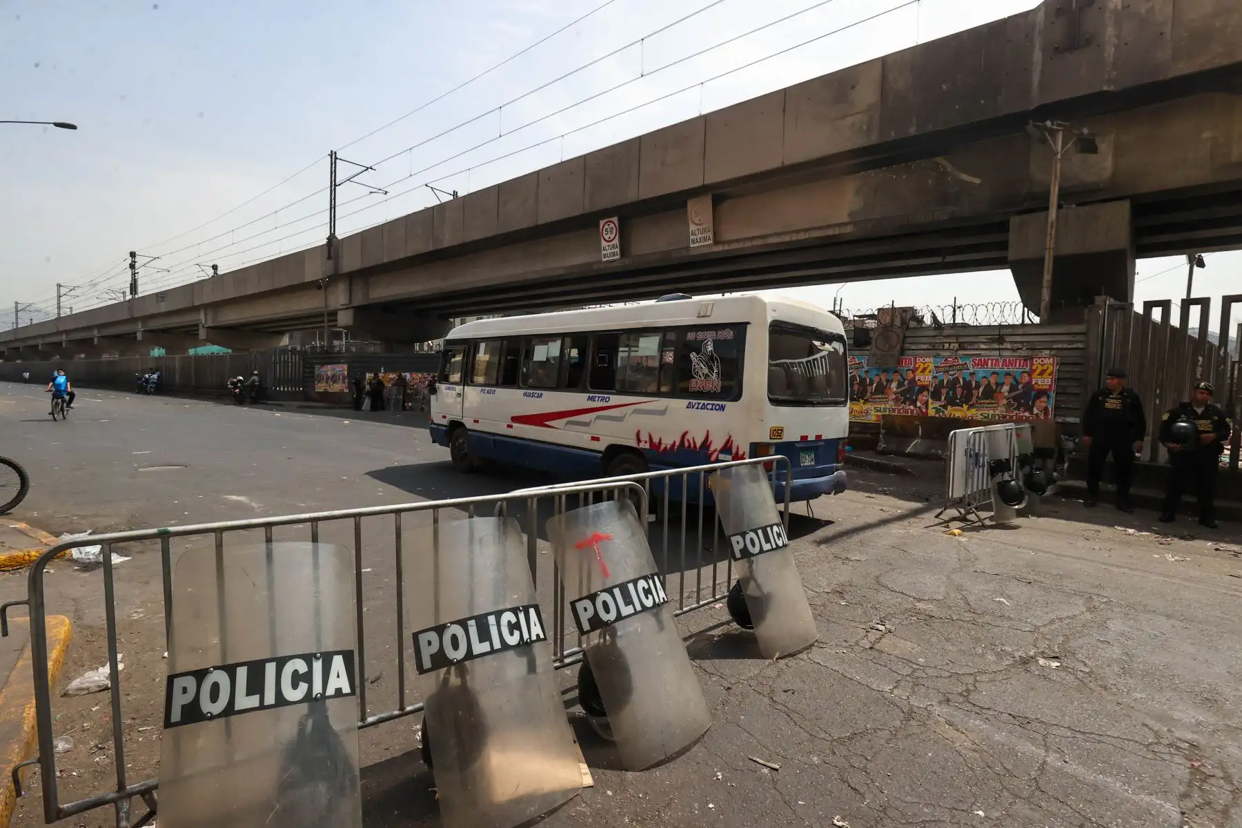 Autoridades señalaron que el despliegue continuará en los próximos días para evitar el retorno del comercio informal y consolidar la recuperación de los espacios públicos.

Foto:ANDINA / Juan Carlos Guzmán Negrini