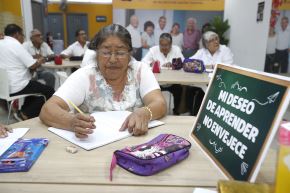 Desde el año 2022, en Yuyaq Casa del Pensionista sede Independencia se convirtió en un aula de clases de Educación Básica Alternativa (EBA), un programa que, en articulación con el Ministerio de Educación, promueve el aprendizaje de las personas adultas mayores, en este caso de los pensionistas de la Oficina de Normalización Previsional. Foto: ANDINA/ Eddy Ramos