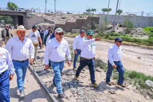 El ministro de Desarrollo Agrario y Riego, Felipe Meza, recorrió diversos sectores de Arequipa afectados por las intensas lluvias.