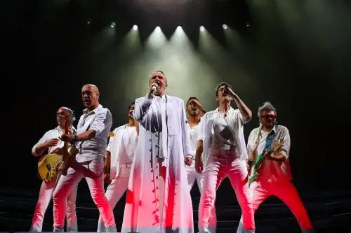 Miguel Bosé regresó a Lima tras 14 años con un concierto inolvidable de su gira “Importante Tour 2025-2026”