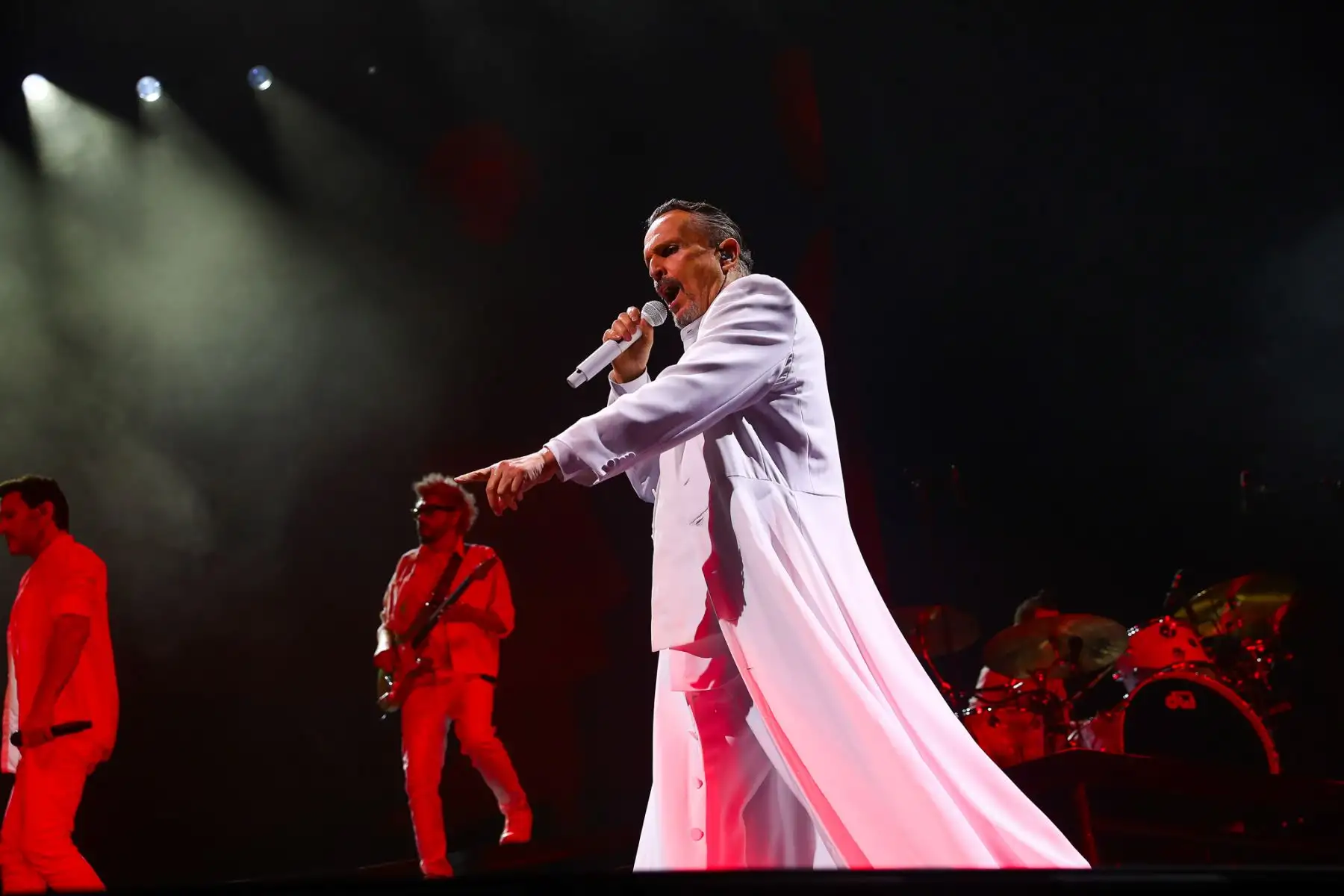 El cantante español ofreció un recorrido musical que unió generaciones, consolidando su estrecho vínculo con el público peruano. Foto: ANDINA/ Verónica Calderón Zuñiga