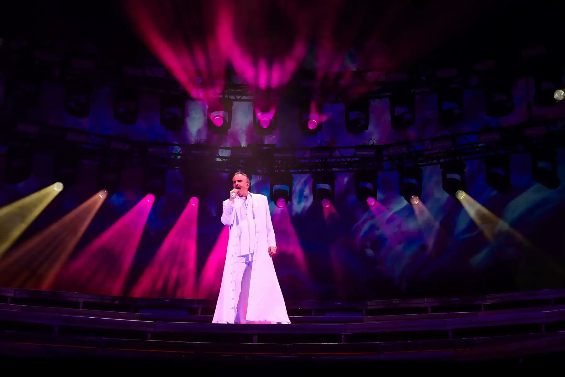 Desde las primeras filas hasta las tribunas, el público acompañó cada canción en una noche que combinó nostalgia y celebración. Foto: ANDINA/ Verónica Calderón Zuñiga
