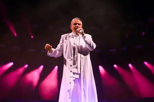 Miguel Bosé regresó a Lima tras 14 años con un concierto inolvidable de su gira “Importante Tour 2025-2026”