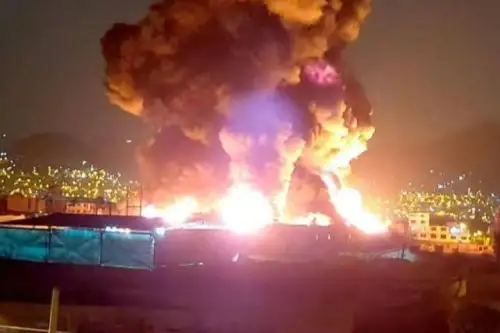 El Cuerpo General de Bomberos Voluntarios del Perú ha desplegado a más de un centener de efectivos. Foto: Senamhi