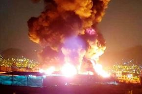 Comas: incendio consume tres almacenes de insumos para colchones y queda confinado. Foto: ANDINA/Difusión.