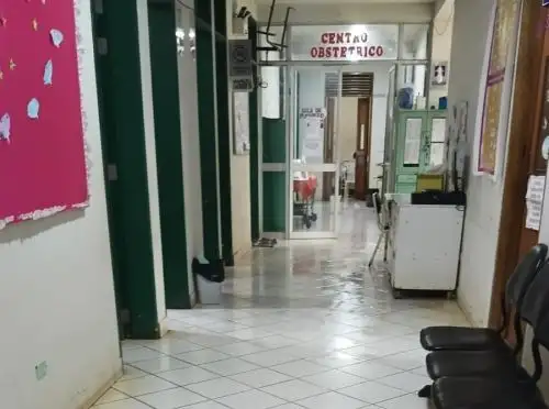 Las intensas lluvias registradas durante la madrugada de hoy jueves 5 de marzo provocaron la inundación de varios ambientes del Hospital de Apoyo del distrito de Sivia, región Ayacucho.