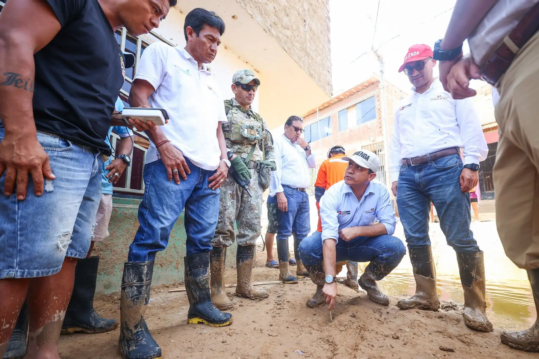Durante una reunión con vecinos, autoridades recogieron las principales demandas de la población afectada para orientar nuevas acciones de apoyo. Foto: ANDINA/Difusión