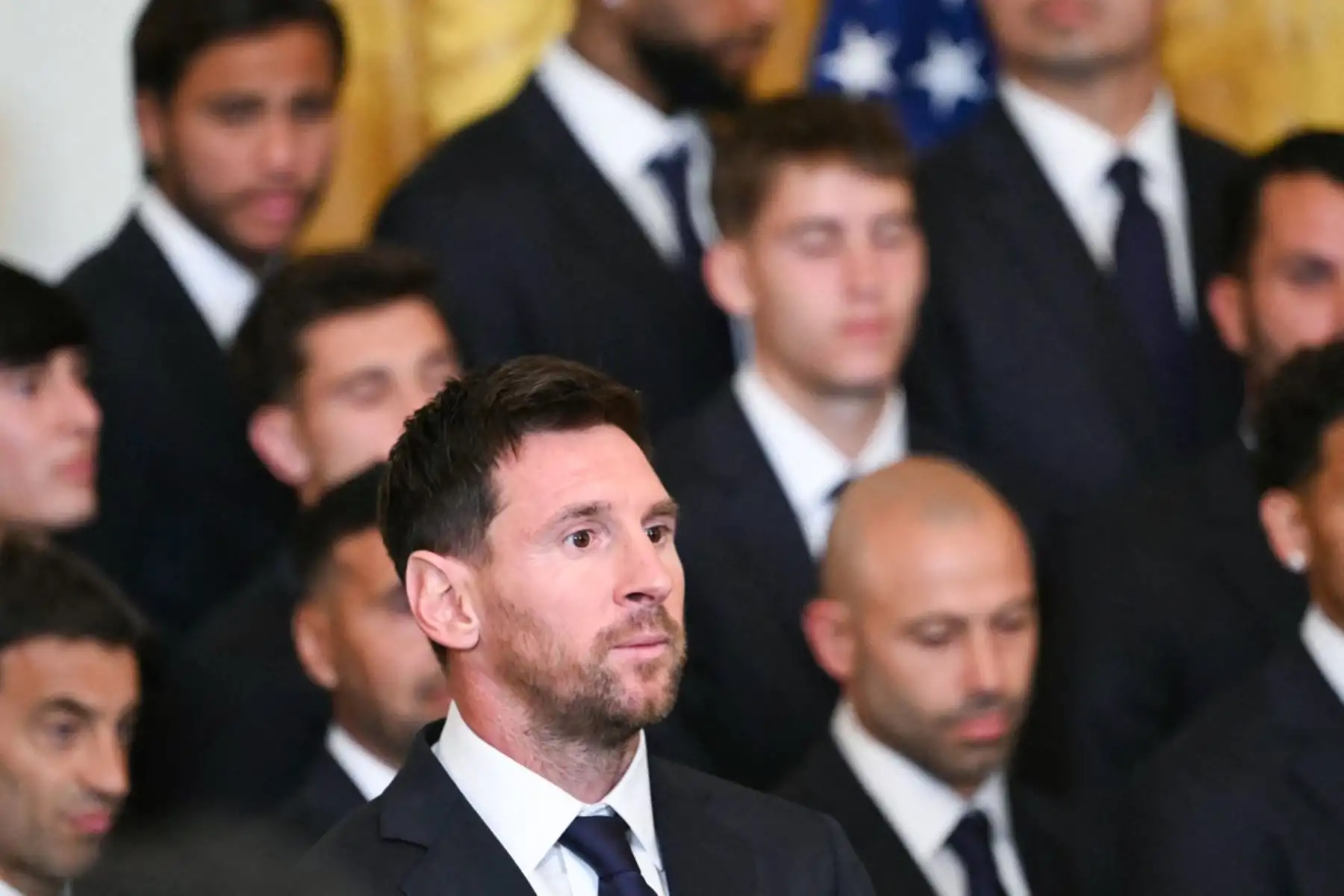 El presidente de Estados Unidos, Donald Trump, recibió en la Casa Blanca al plantel del Inter Miami CF, campeón de la Copa de la Major League Soccer 2025, durante una ceremonia realizada en el Salón Este en Washington D. C. En el evento participó el futbolista argentino Lionel Messi junto a sus compañeros de equipo, quienes fueron reconocidos por el logro deportivo alcanzado en la liga profesional de fútbol estadounidense. Foto: AFP