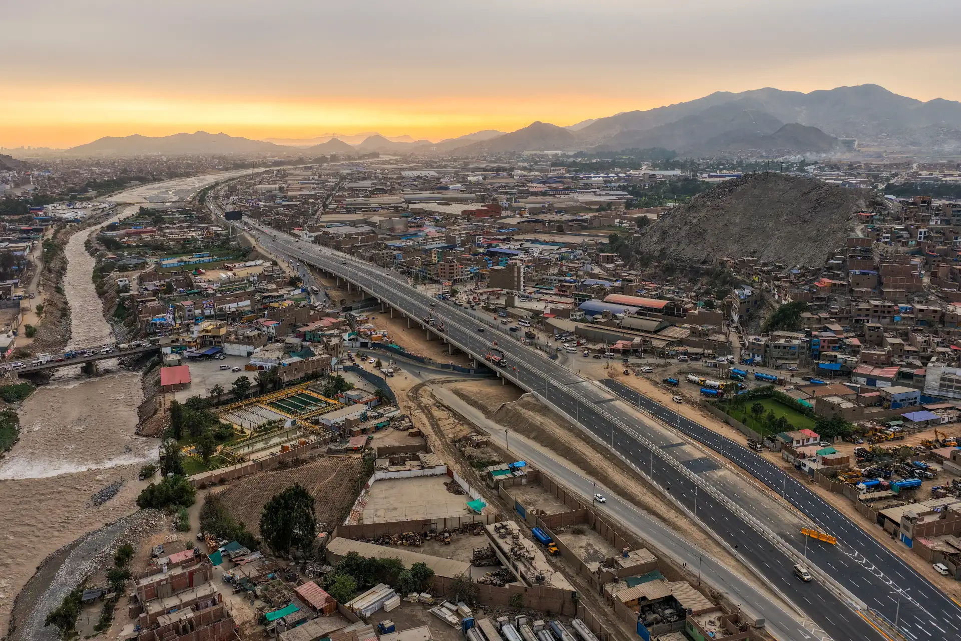La nueva infraestructura vial busca mejorar la conectividad y reducir los tiempos de desplazamiento en uno de los principales accesos hacia Lima Este. Foto: ANDINA/Ricardo Cuba