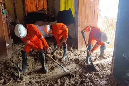 La participación activa de los vecinos, sumada al despliegue operativo del Ejército, ha fortalecido el trabajo comunitario y la solidaridad frente a la emergencia.