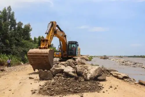 El subgerente de Defensa Civil del GORE La Libertad, Wilfredo Agustín Díaz, se reunió con la ministra de Desarrollo e Inclusión Social, Lily Vásquez Dávila.