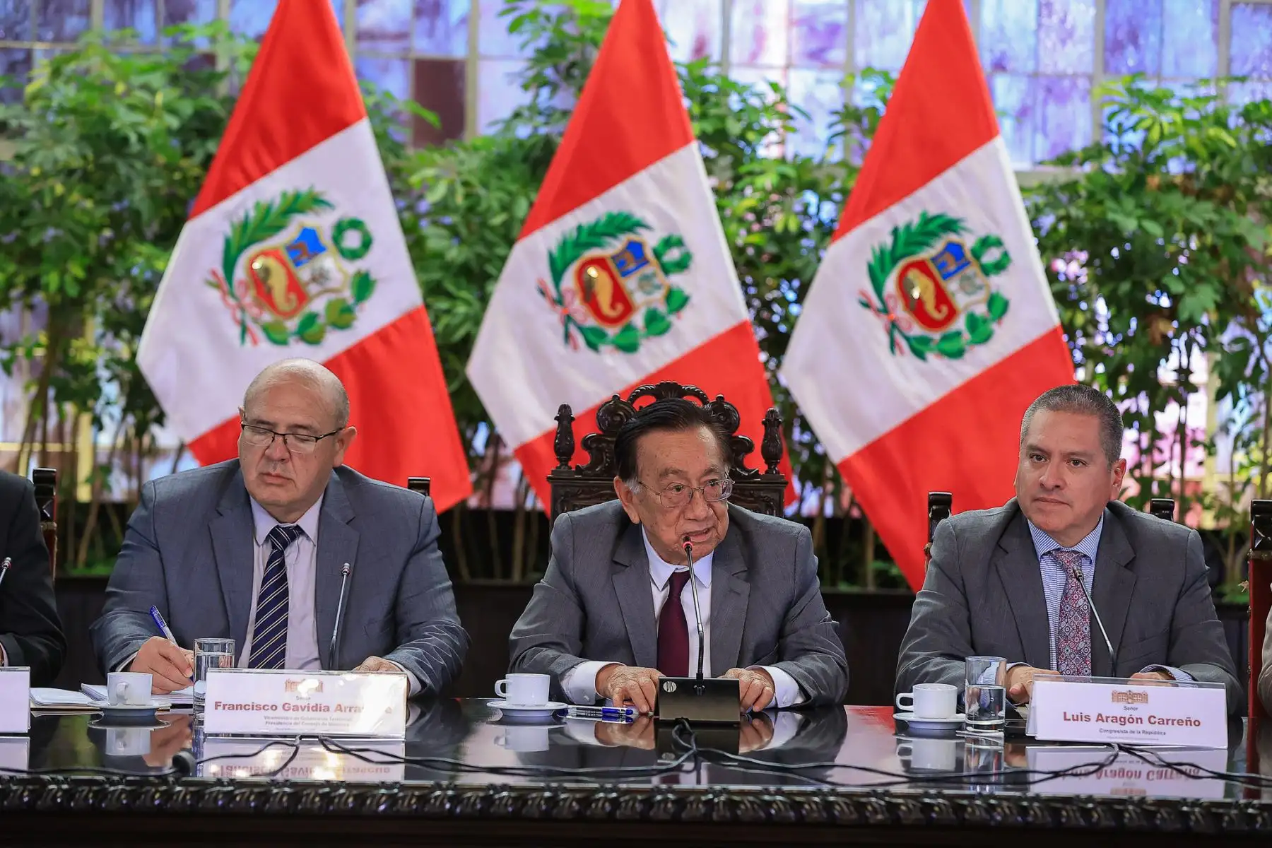 El presidente de la república, José María Balcázar, se reunió con representantes de Mancomunidad de La Convención en la región de Cusco y otras entidades ediles de Apurímac y Madre de Dios para revisar la continuidad de obras y evaluar nuevos proyectos que impulsen el desarrollo local. Foto: ANDINA/Prensa Presidencia