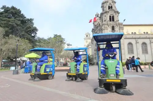 Miraflores dispone de 13 barredoras eléctricas para veredas. (Foto: ANDINA/ Difusión)