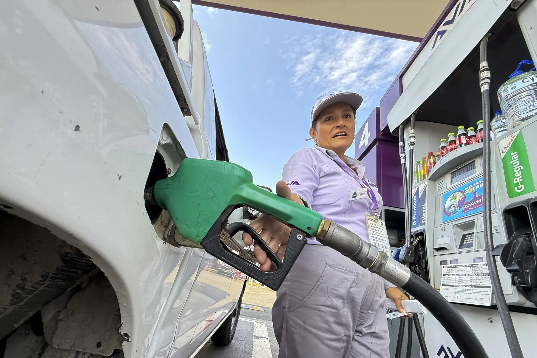 Precio de la gasolina sufre un alza notable superando los veinte soles por galón.

 Foto: ANDINA/Juan Carlos Guzmán Negrini