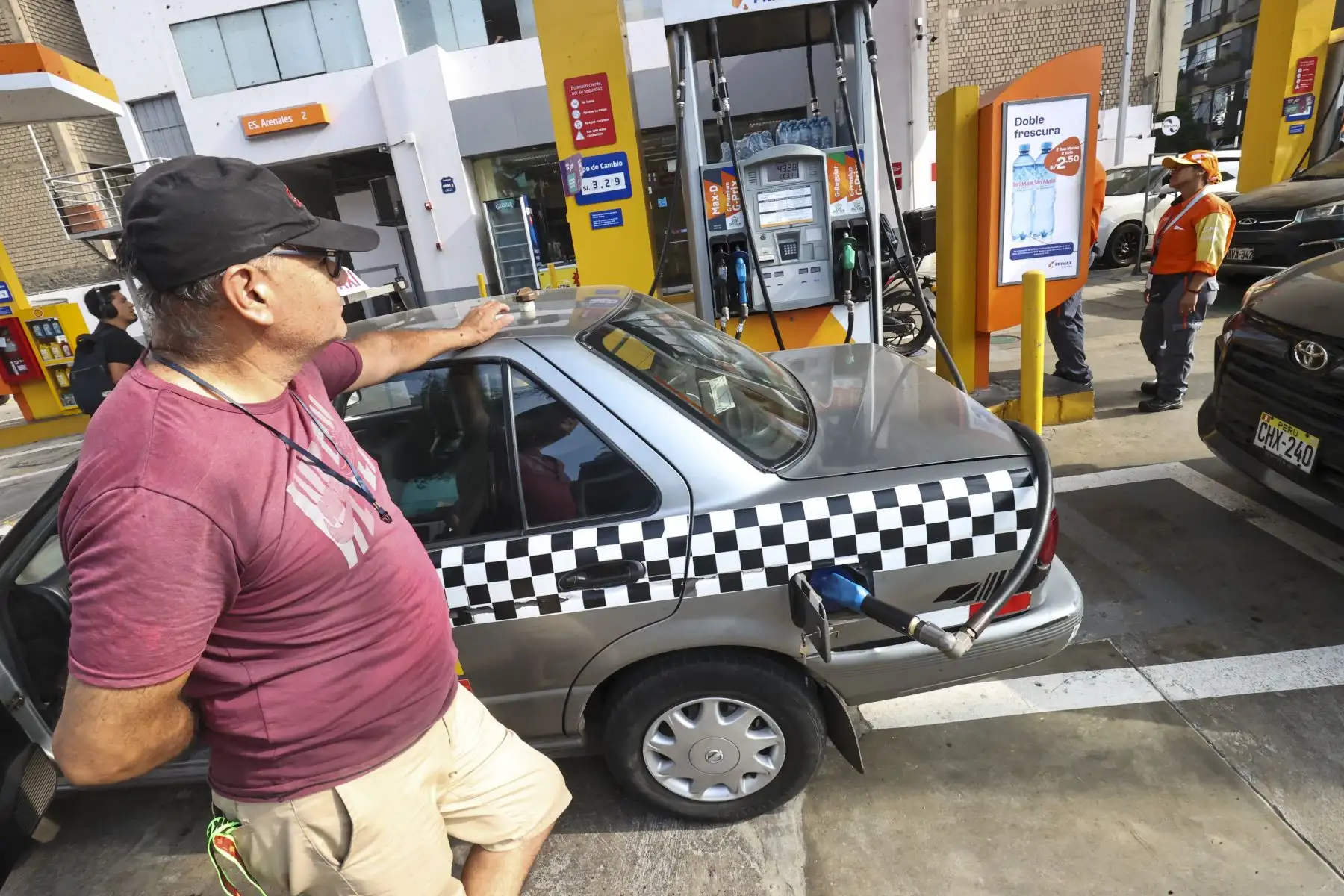 Estas medidas forman parte de las acciones adoptadas por el Ejecutivo para asegurar la transparencia en la comercialización de combustibles y prevenir incrementos injustificados de precios.

 Foto: ANDINA/Juan Carlos Guzmán Negrini