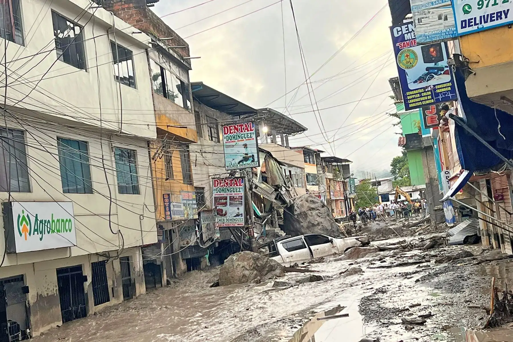 damnificados. Foto: Difusión

Una grave emergencia provocada por intensas lluvias se registró la madrugada de este viernes 6 de marzo en el distrito de Ayna, provincia de La Mar, región Ayacucho, luego del desborde del río Sarkihuato, que arrasó a su paso y dejó cuantiosos daños materiales en la ciudad de San Francisco. Foto: Difusión
