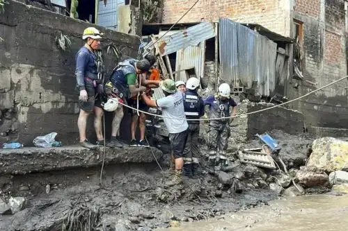 Brigadistas intensifican búsqueda y rescate de desaparecidos por inundación que afectó el distrito de Ayna, región Ayacucho. ANDINA/Difusión