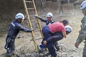 Brigadistas de la Dirección Regional de Salud Ayacucho - DIRESA continúan desplegados en labores de rescate y apoyo a la población afectada tras el desborde del río Sankirhuato, en el distrito de Ayna. Foto: ANDINA/Difusión