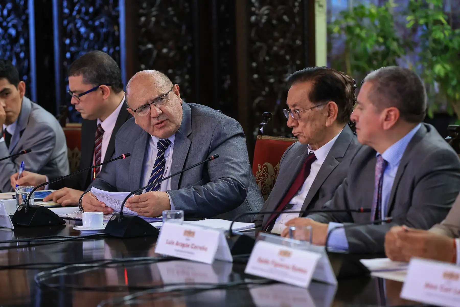 El presidente de la república, José María Balcázar, se reunió con representantes de Mancomunidad de La Convención en la región de Cusco y otras entidades ediles de Apurímac y Madre de Dios para revisar la continuidad de obras y evaluar nuevos proyectos que impulsen el desarrollo local. Foto: ANDINA/Prensa Presidencia