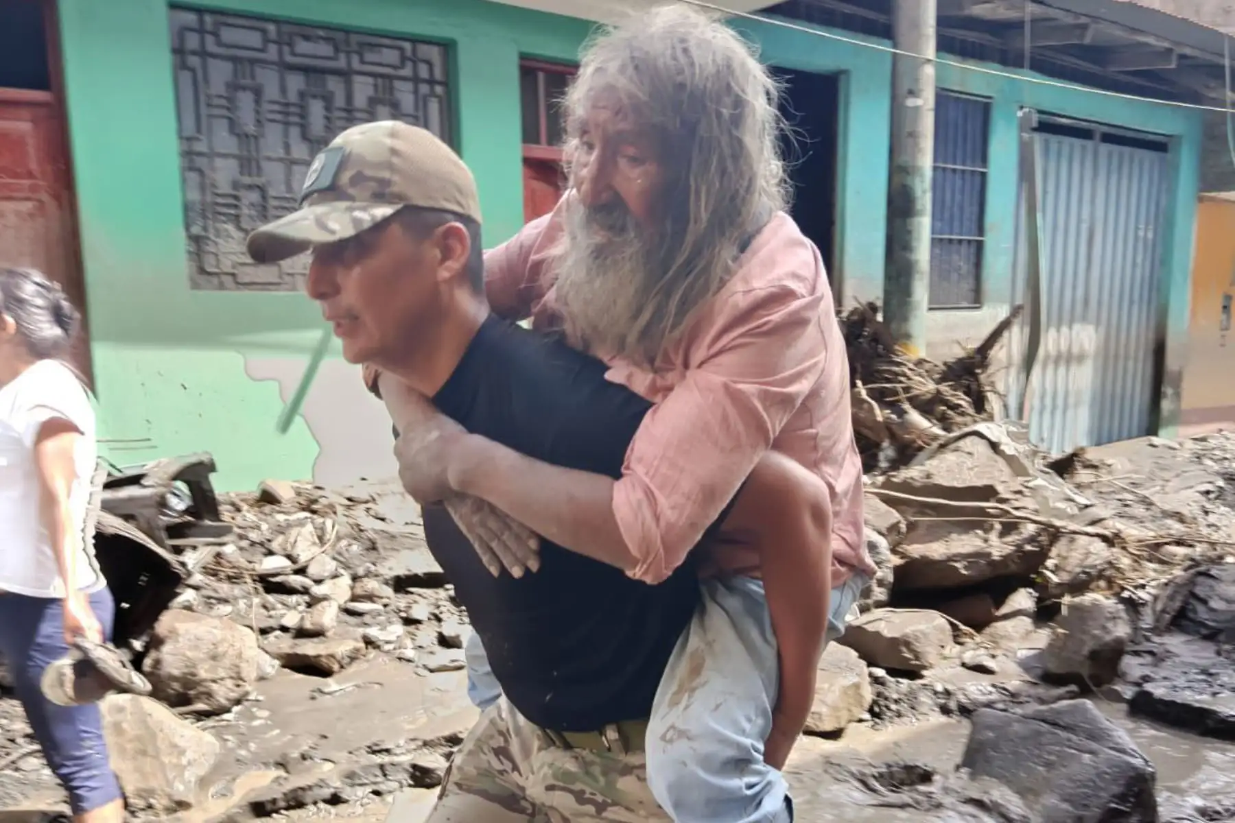 En Ayna, Ayacucho, nuestras Fuerzas Armadas trabajan sin descanso para rescatar, evacuar y ayudar a las familias que hoy lo han perdido casi todo. Foto: ANDINA/Difusión