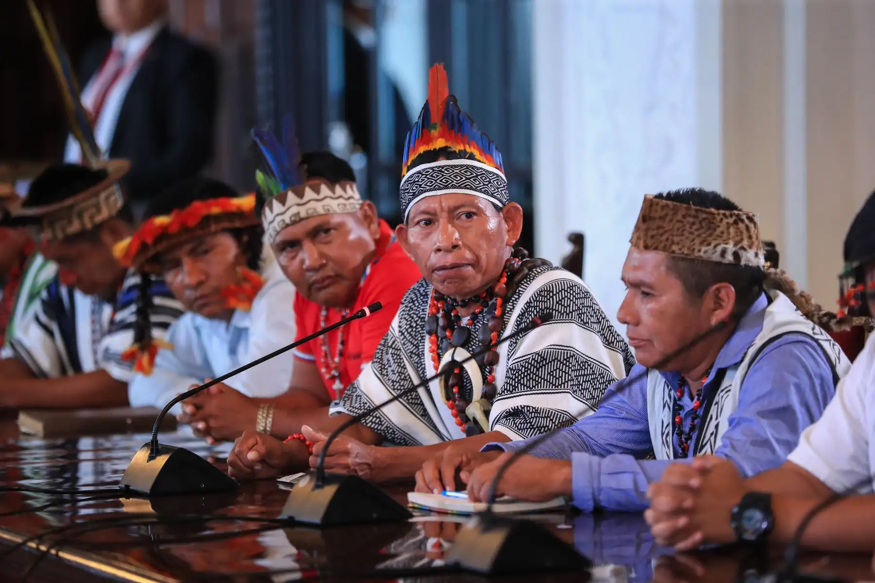 El presidente de la república, José María Balcázar, recibió esta tarde a representantes de la Organización Nacional de la Justicia Especial Indígena (ONAJEPINC) para escuchar sus demandas y articular acciones que permitan atenderlas de manera oportuna.
 Foto: ANDINA/Prensa Presidencia