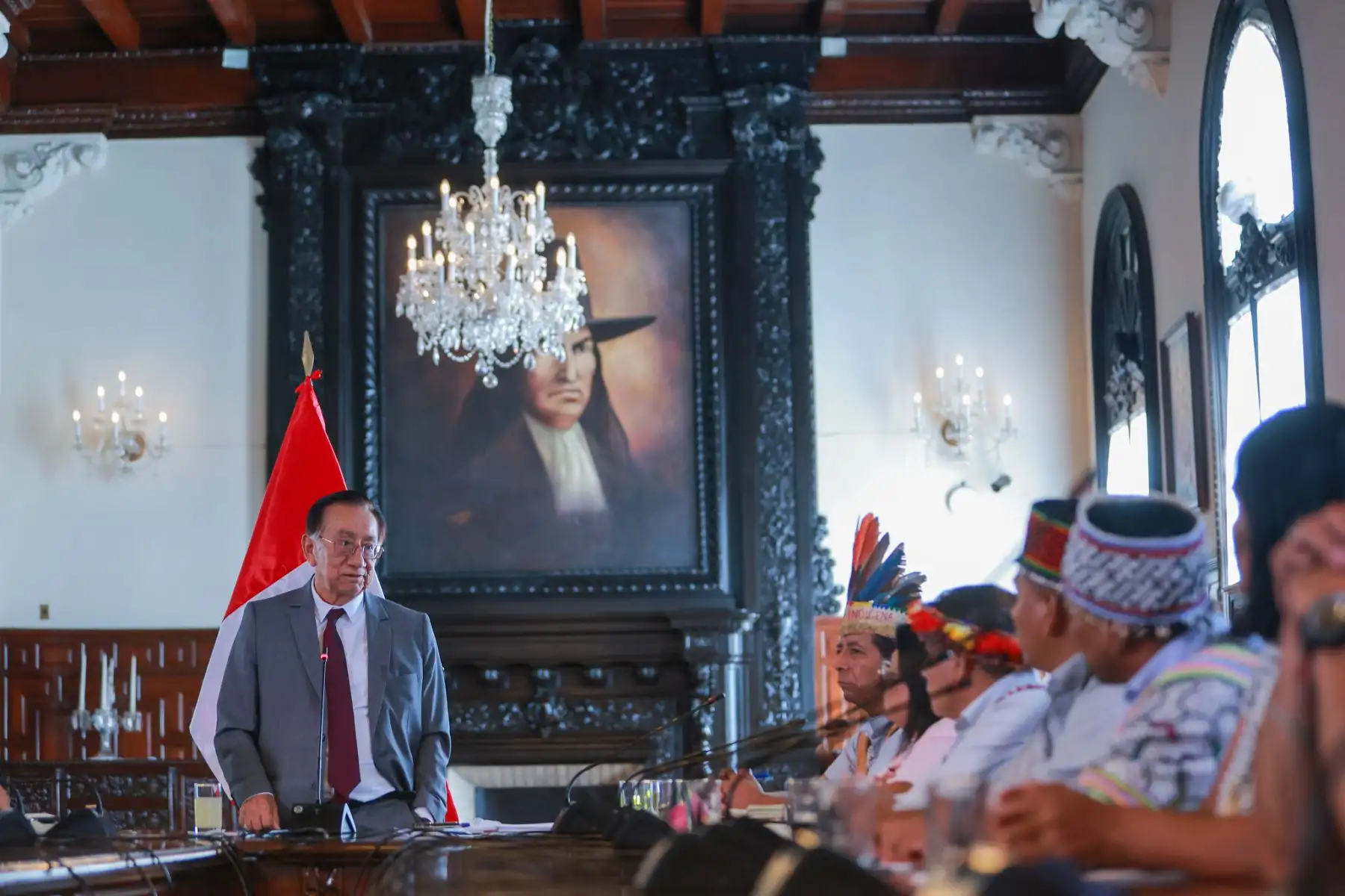 El presidente de la república, José María Balcázar, recibió esta tarde a representantes de la Organización Nacional de la Justicia Especial Indígena (ONAJEPINC) para escuchar sus demandas y articular acciones que permitan atenderlas de manera oportuna.
 Foto: ANDINA/Prensa Presidencia