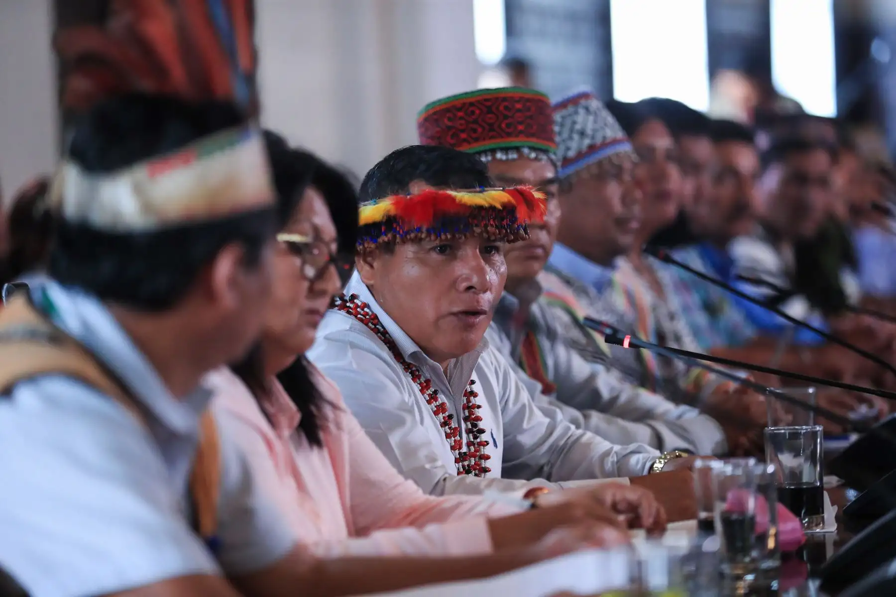 El presidente de la república, José María Balcázar, recibió esta tarde a representantes de la Organización Nacional de la Justicia Especial Indígena (ONAJEPINC) para escuchar sus demandas y articular acciones que permitan atenderlas de manera oportuna.
 Foto: ANDINA/Prensa Presidencia
