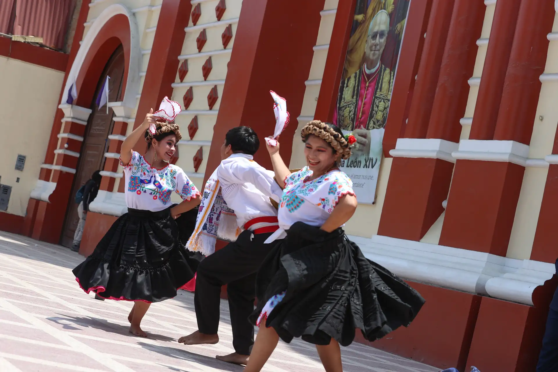 La iglesia San Pedro, de Monsefú, es parte de la ruta "Caminos del papa León XIV" en Chiclayo. Este templo  guarda la imagen del Señor Jesús Nazareno Cautivo. Foto: ANDINA/Melina Mejía