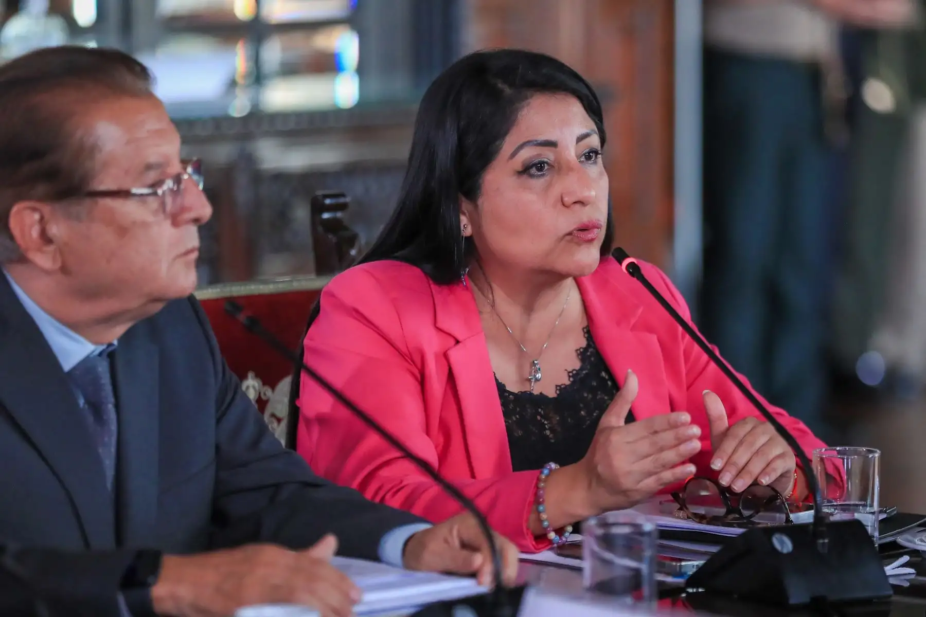 El presidente de la república, José María Balcázar, se reunió con el gobernador regional de Lambayeque, Jorge Pérez, junto a diferentes autoridades de la región, para evaluar el destrabe de proyectos prioritarios que la población necesita, especialmente en sectores clave como educación, salud, entre otros. Foto: ANDINA/Prensa Presidencia