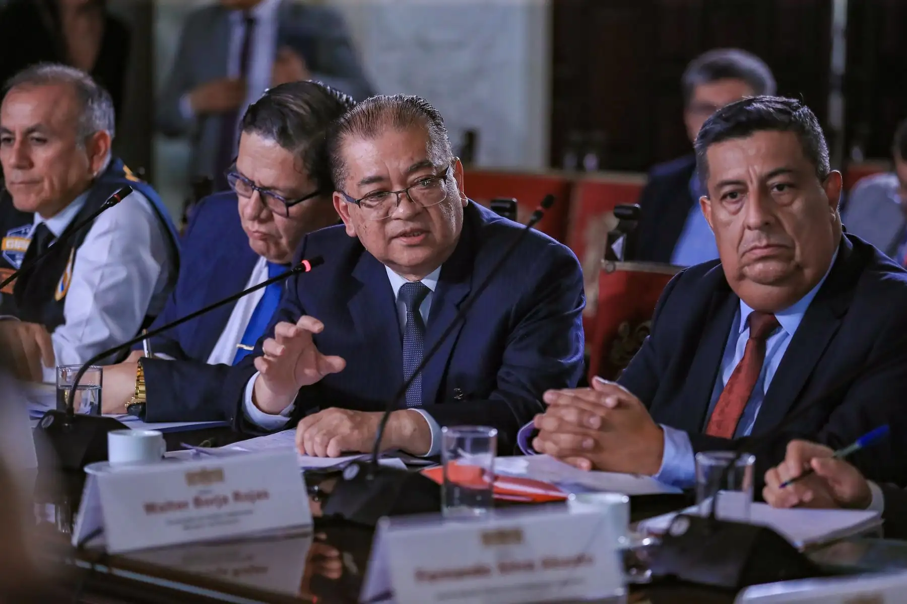 El presidente de la república, José María Balcázar, se reunió con el gobernador regional de Lambayeque, Jorge Pérez, junto a diferentes autoridades de la región, para evaluar el destrabe de proyectos prioritarios que la población necesita, especialmente en sectores clave como educación, salud, entre otros. Foto: ANDINA/Prensa Presidencia