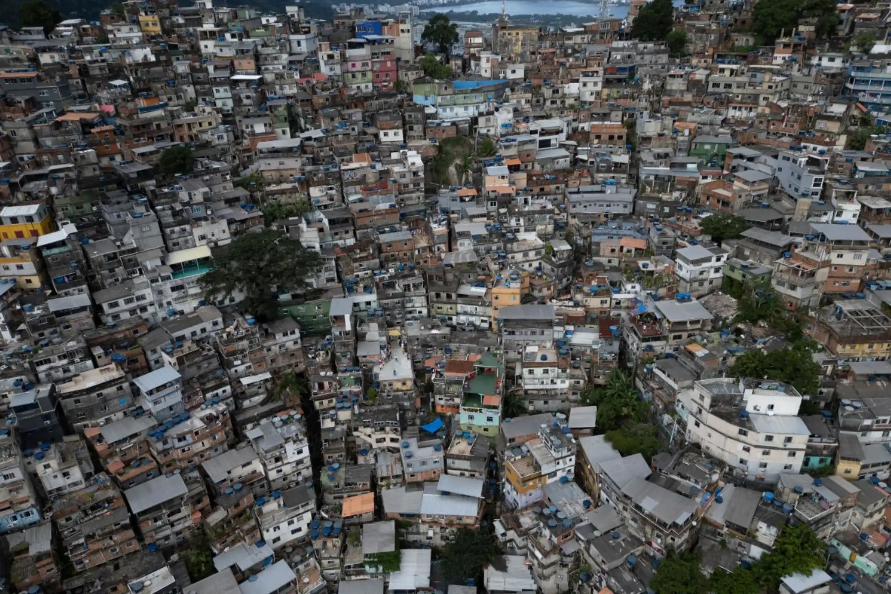 Esta vista aérea muestra la favela Rocinha, en Río de Janeiro, Brasil. AFP