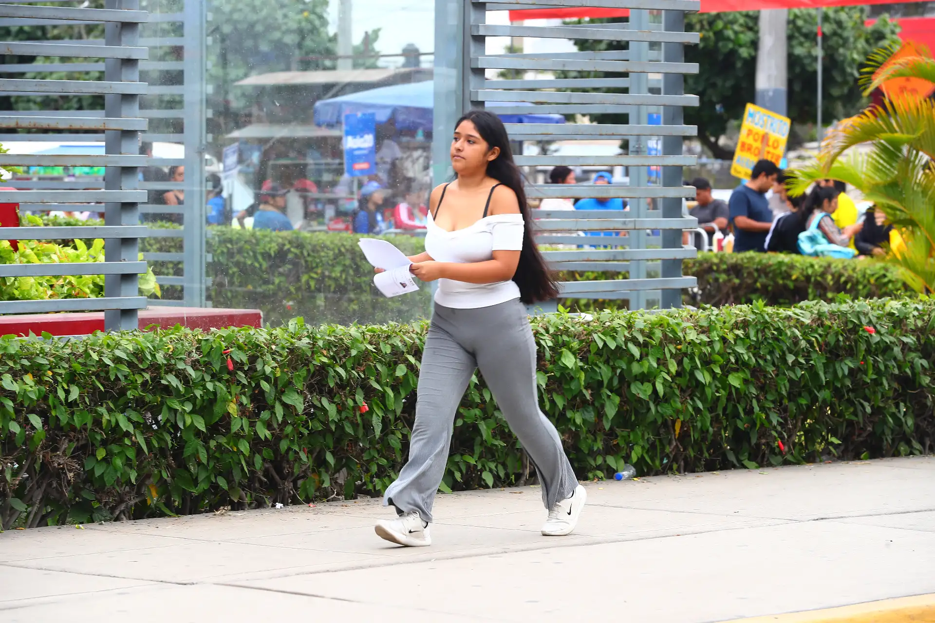 Desde tempranas horas, miles de jóvenes llegan a la Ciudad Universitaria de la Universidad Nacional Mayor de San Marcos para rendir el examen de admisión 2026-II, proceso que se desarrolla bajo estrictas medidas de control. Foto: ANDINA/ Verónica Calderón