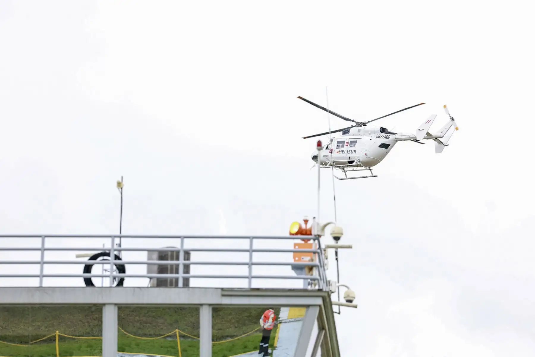 La presidenta del Consejo de Ministros, Denisse Miralles, ratificó el compromiso del Gobierno de priorizar el restablecimiento del servicio de gas natural, tras la rotura de la tubería en el KP43, ubicado en el distrito de Megantoni, región Cusco, a donde llegó esta mañana con una comitiva del Ejecutivo. Foto: PCM