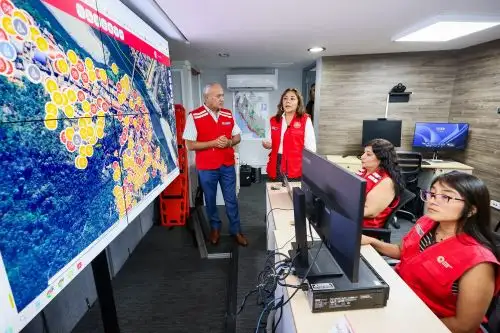 Ministra Lily Vásquez articula acciones para la protección de afectados por el desborde del río Sankirhuato en Ayacucho