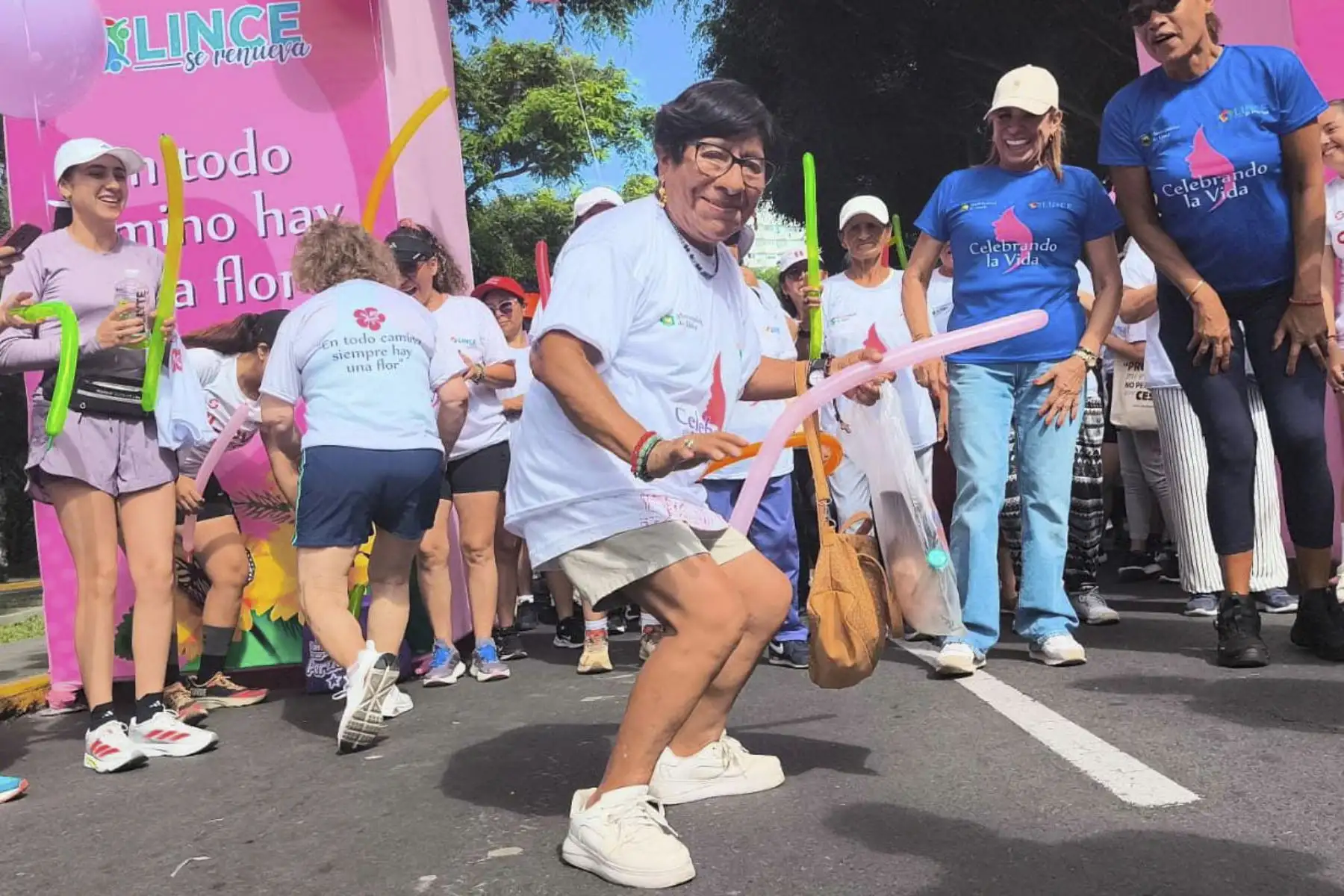 Como parte de la jornada también se desarrolló una campaña de atención médica gratuita con especialidades como ginecología, medicina general y psicología, brindando a las vecinas acceso a orientación profesional y servicios de salud. Foto: Municipalidad de Lince