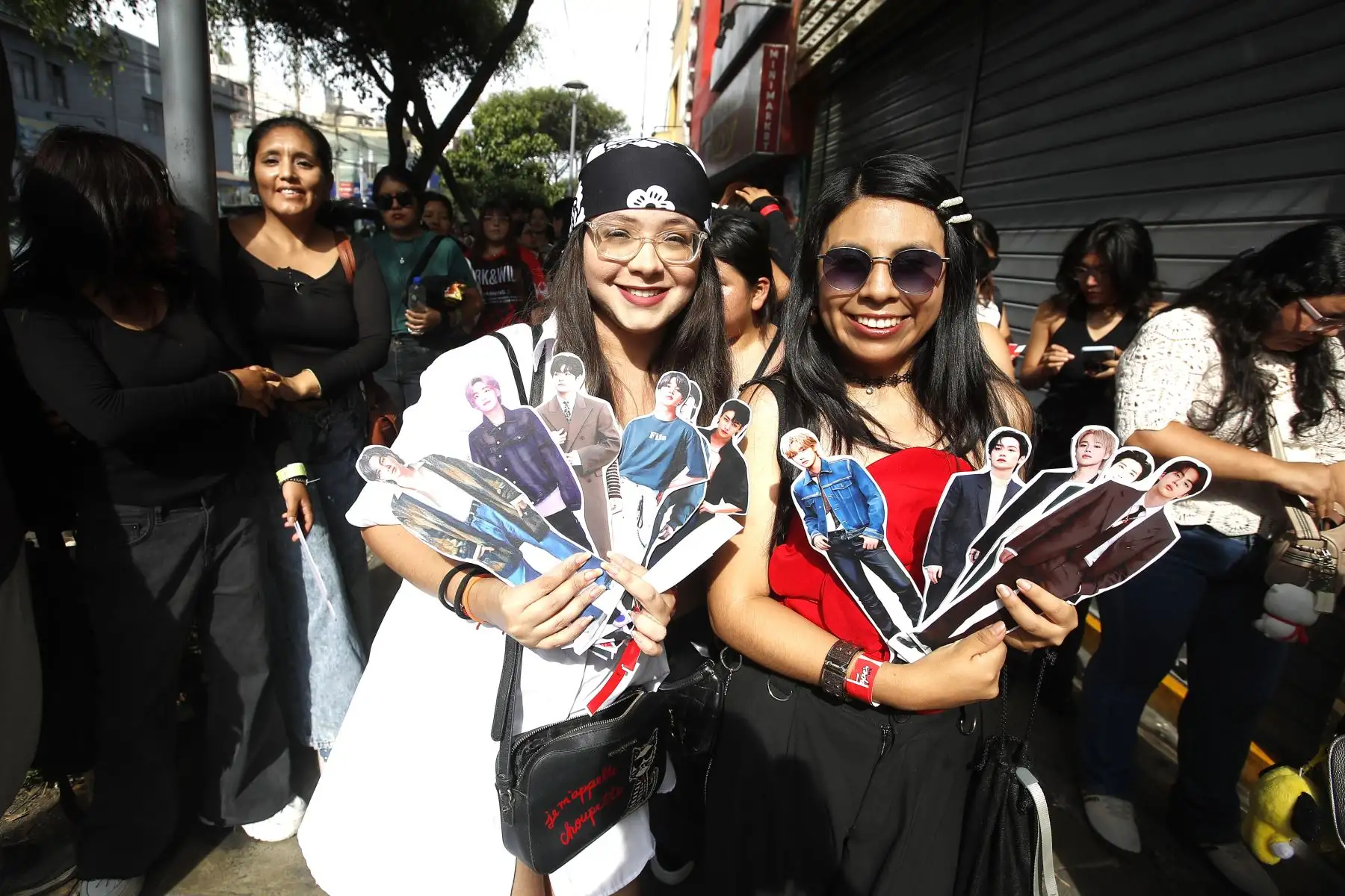 Reunión de fans de BTS por el cumpleaños de los miembros SUGA y JHope.  El evento se realiza en la Discoteca X-BIO que incluye covers de baile, karaoke y concursos de trivias. 
Foto: ANDINA/ Eddy Ramos