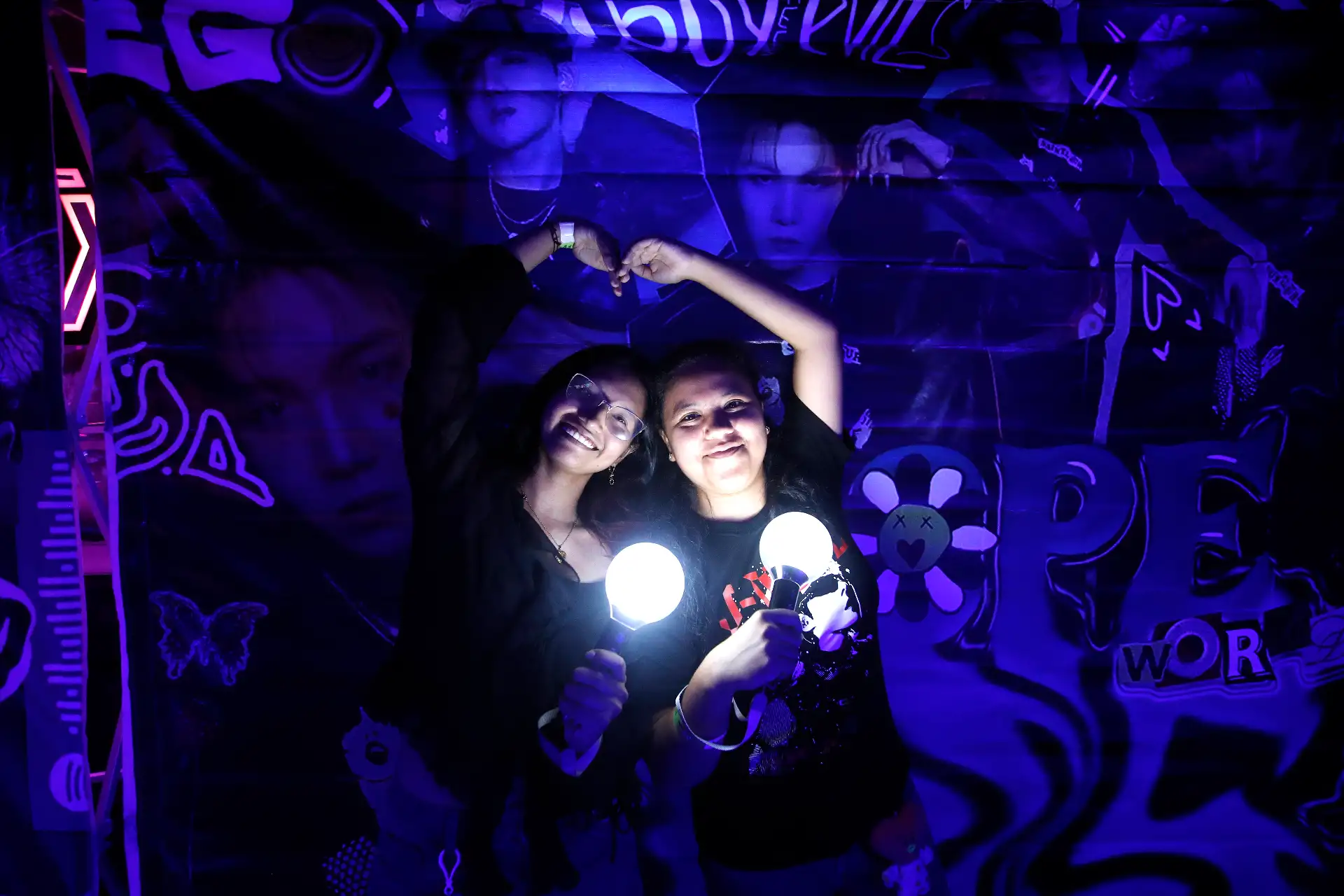 Reunión de fans de BTS por el cumpleaños de los miembros SUGA y JHope.  El evento se realiza en la Discoteca X-BIO que incluye covers de baile, karaoke y concursos de trivias. 
Foto: ANDINA/ Eddy Ramos