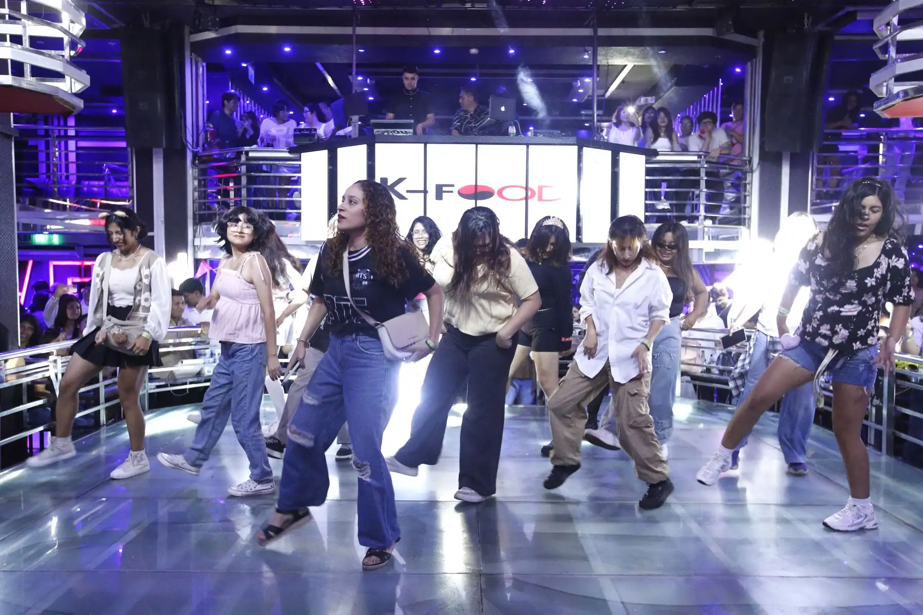 Reunión de fans de BTS por el cumpleaños de los miembros SUGA y JHope.  El evento se realiza en la Discoteca X-BIO que incluye covers de baile, karaoke y concursos de trivias. 
Foto: ANDINA/ Eddy Ramos