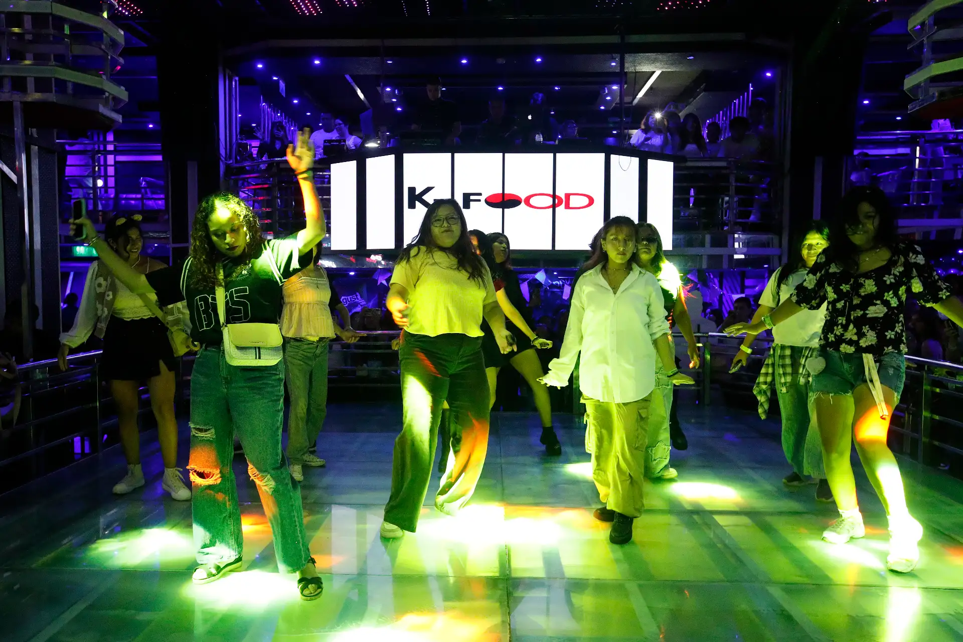 Reunión de fans de BTS por el cumpleaños de los miembros SUGA y JHope.  El evento se realiza en la Discoteca X-BIO que incluye covers de baile, karaoke y concursos de trivias. 
Foto: ANDINA/ Eddy Ramos