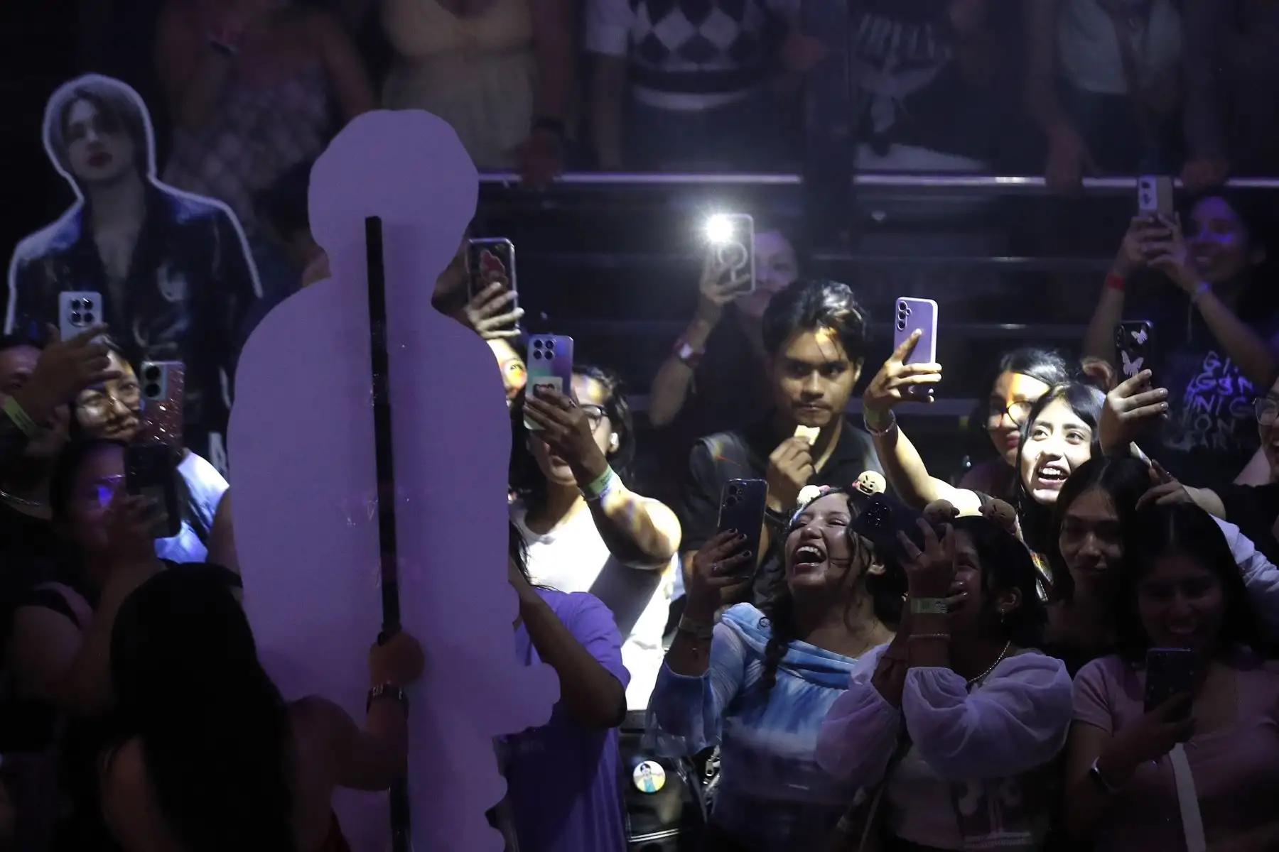 Reunión de fans de BTS por el cumpleaños de los miembros SUGA y JHope.  El evento se realiza en la Discoteca X-BIO que incluye covers de baile, karaoke y concursos de trivias. 
Foto: ANDINA/ Eddy Ramos