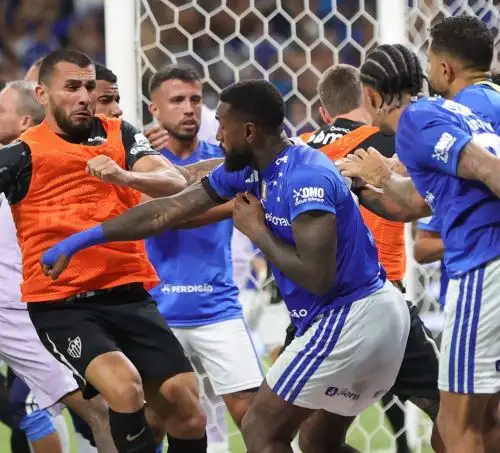 Jugadores del Cruzeiro y el Mineiro desataron una bronca descomunal