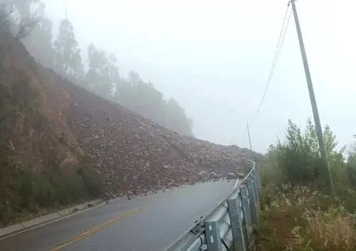 Las lluvias intensas que se registran en las últimas horas en la región Ayacucho generan graves afectaciones en diversas vías de comunicación, provocando derrumbes, bloqueo de carreteras y situaciones de riesgo para los pobladores en varios distritos del Vraem. ANDINA/Difusión