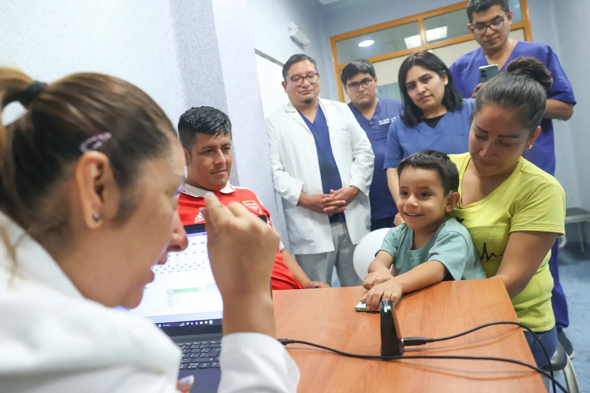 El pasado 27 de enero especialistas en otorrinolaringología realizaron la colocación del implante coclear en su oído izquierdo.    Foto: ANDINA/Melina Mejía