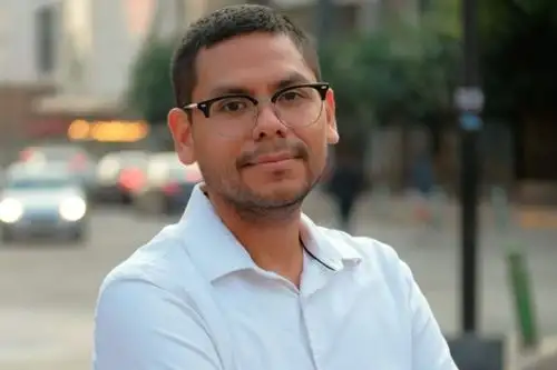 Candidato a diputado por Lima con el número 1 del Partido Morado, Guillermo Flores Bora,