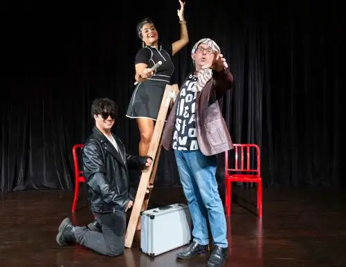 De “Wicked” a “Annie”: Un homenaje al teatro musical llega con “La canción de la cima”.