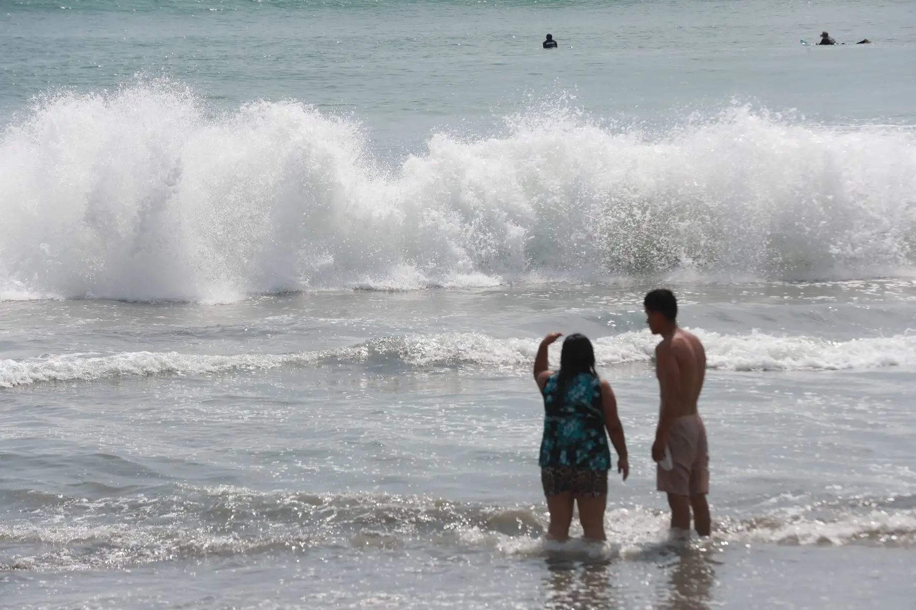 Las alertas sobre oleajes anómalos buscan prevenir accidentes y promover el uso responsable de las playas durante episodios de mayor actividad marítima en el litoral peruano. Foto: ANDINA/Ricardo Cuba