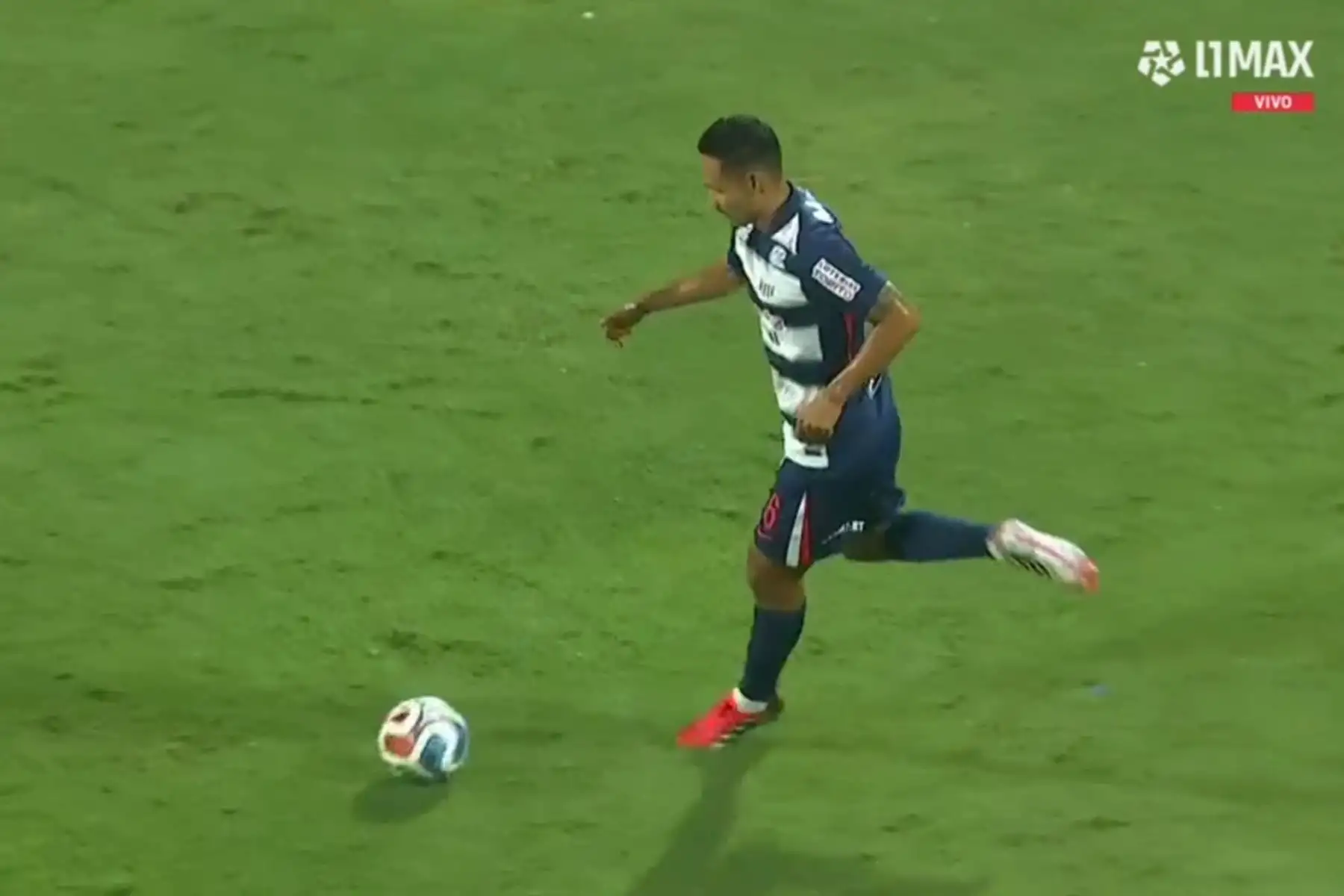 Defensor de Alianza Lima Renzo Garcés. Imagen: Captura de TV.