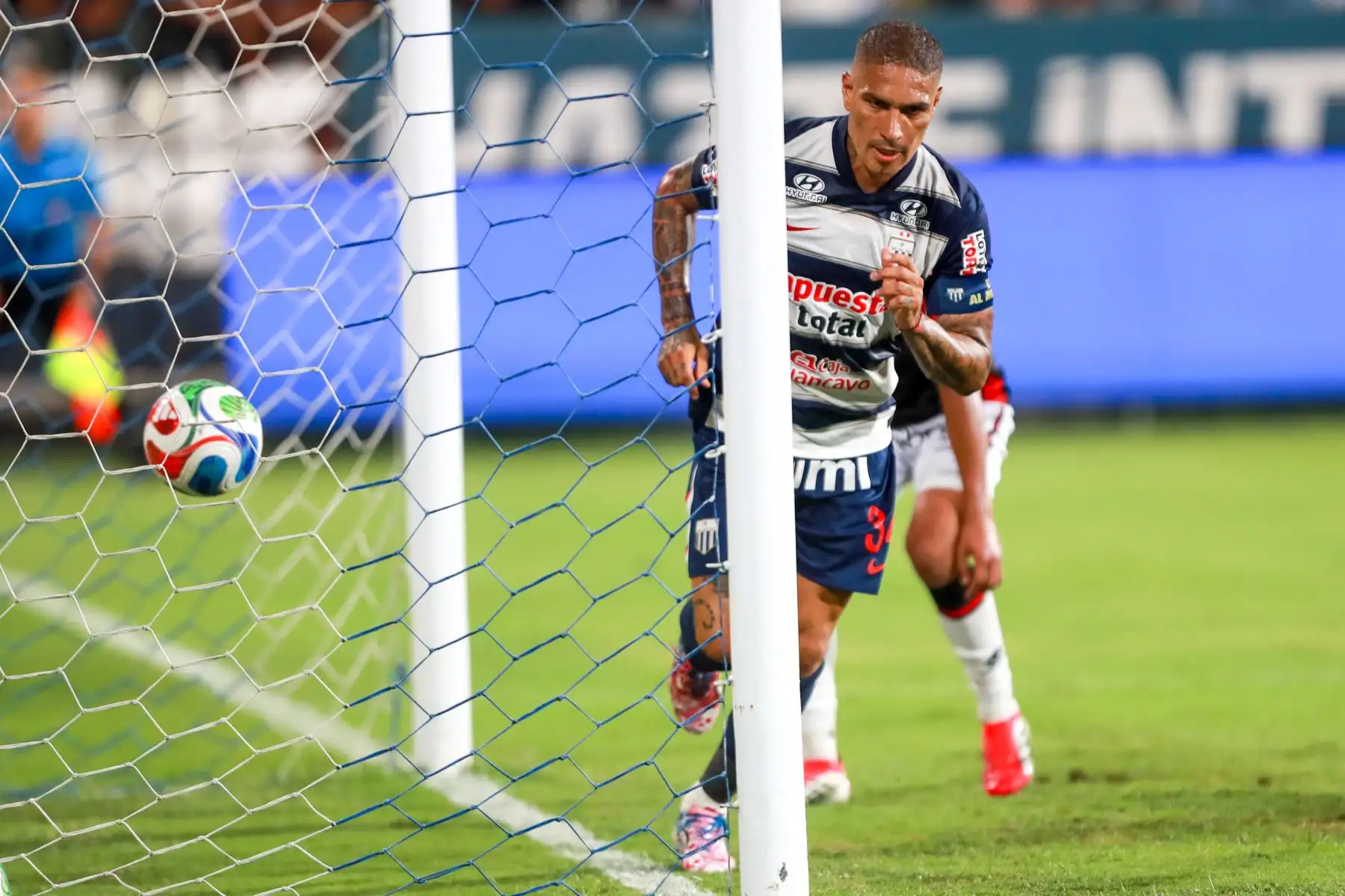 Una nueva lesión: Paolo Guerrero sufrió un desgarro y será baja en Alianza Lima